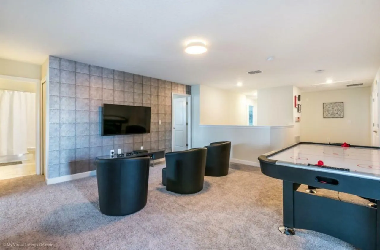 Champion Gates 8Bed Cinema Room Davenport 0*,